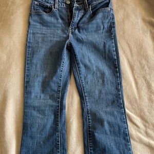 Levis 725 High Rise Boot Cut Size 26 Waist 28 Inseam (equivalent to size 2)